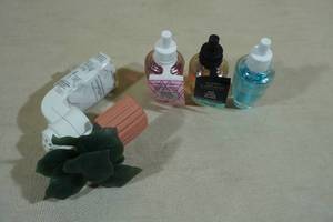 lot 145 image: Bath & Body Works Wallflower with 3 Fragrance Refills