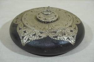 lot 172 image: Vintage Wooden Tobacco Box