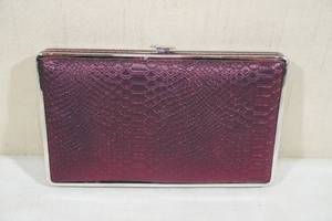 lot 193 image: Red Alligator Skin Style Clutch Wallet