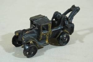 lot 196 image: Vintage Cast Iron Tow Truck