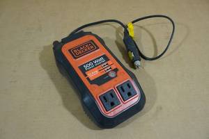 lot 202 image: Black  Decker 500W Power Inverter