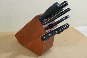 lot 203 image: Henckles 12-Piece Knife Block Set