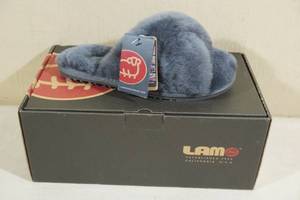lot 218 image: Lamo Womens Serenity Slipper Sandals -Medium, 6.5-7