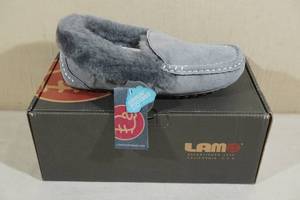 lot 221 image: Lamo Womens Aussie Moc Slippers -Size 7