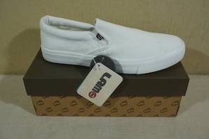 lot 222 image: Lamo Womens Piper Slip-On Sneaker -Size 8