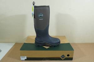 lot 234 image: Muck Boot Wetland Premium Field Boots -Mens 6, Womens 7
