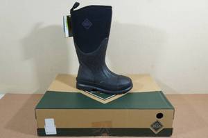lot 235 image: Muck Boot Womens Chore Classic Tall Boots -Size 5