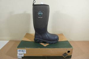 lot 236 image: Muck Boot Arctic Pro Extreme Winter Boots -Mens 6, Womens 7