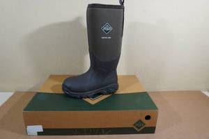 lot 239 image: Muck Boot Arctic Pro Extreme Winter Boots -Mens 6, Womens 7