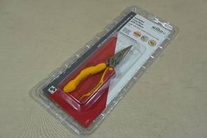 lot 244 image: Wiha Insulated Long Nose with Cutters
