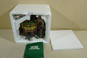 lot 260 image: Department 56 The Heritage Village Collection Porcelain Lighted Building -The Grapes Inn