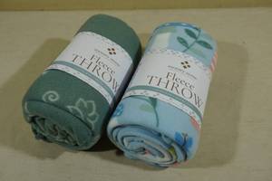 lot 263 image: 2 Fleece Throw Blankets