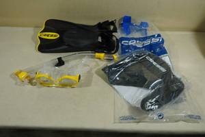 lot 277 image: Cressi Adult Rondine Palau Fin Snorkel Set -SM Yellow