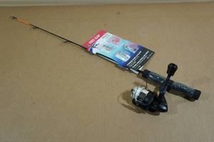 lot 313 image: Eagle Claw Ice Fishing Pole with Tackle