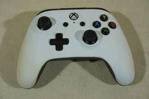 lot 335 image: Microsoft XBOX Controller