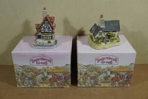 lot 348 image: 2 David Winter Cottages