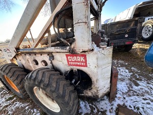 lot 5 image: 1969 Melroe Bobcat M-600 Skid Steer