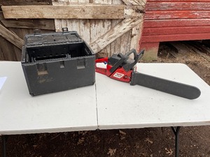 lot 14 image: Craftsman 18 42CC Chainsaw in Case