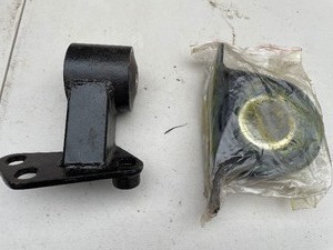 lot 48 image: Drive Shaft Center Bearing and Engine Mount