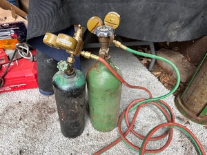 lot 74 image: Welding Tanks
