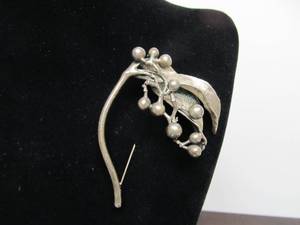 lot 2 image: Large Vintage Signed Sterling Silver Floral Brooch