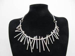 lot 7 image: Excellent Signed AARON RUBENSTEIN Sculptural Modernist Sterling Silver Necklace