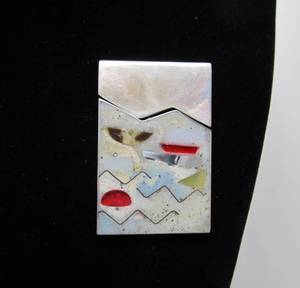lot 26 image: Very Nice Signed Modernist Sterling Silver & Stone Inlaid Brooch Pendant