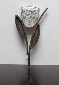 lot 39 image: Large Sterling Silver Flower Brooch Pin w Stone & Pearl