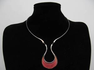 lot 41 image: Lovely Sleek Scandinavian Enameled Sterling Silver Necklace