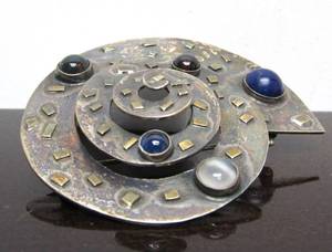 lot 48 image: Great Looking Sculptural Modernist Spiral Form Sterling Silver & Gemstone 