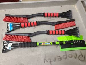 LL 3 Red and 1 Green New Ice Scrapers