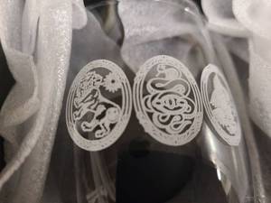 LL 4 Red Notice branded drinking glasses