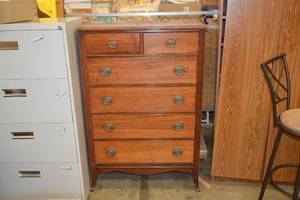 lot 3 image: Vintage Wooden Dresser