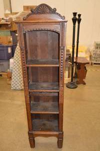 lot 15 image: Vintage Decorative Wooden Shelf