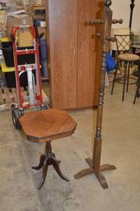 lot 18 image: Wooden Coat Hanger and Side Table