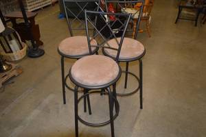 lot 20 image: 3ct BarstoolHightop Chairs