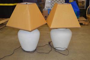 lot 22 image: 2ct Decorative Lamps