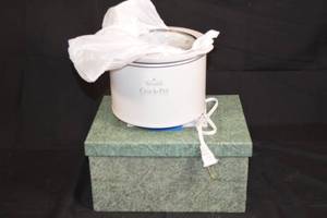 lot 37 image: Rival Miniature Crock Pot