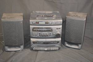 lot 51 image: PHILCO Twin Compact Disc Stereo Sound System with Speakers