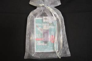 lot 53 image: Stocking Stuffer Picture Keeper Connector 32GB Flash Drive for Storing Phone Pictures