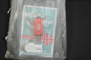 lot 56 image: Stocking Stuffer Picture Keeper Connector 16GB Flash Drive for Storing Phone Pictures