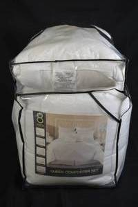 lot 69 image: 8pc Queen Comforter Set