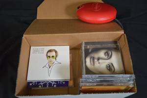 lot 76 image: Box of Assorted CDs and CD case
