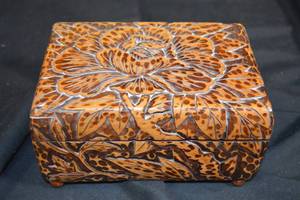 lot 79 image: Vintage Lotus Wooden Music Box with Hidden Compartment - Non Functional