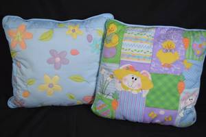 lot 96 image: 2ct Festive Easter Pillows