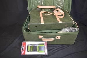 lot 97 image: JM New York Green Luggage Set  Luggage Straps