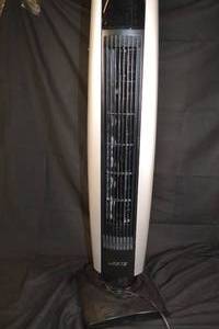 lot 98 image: Lasko Standing Fan