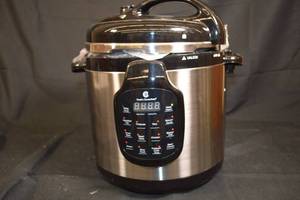 lot 112 image: Cooks Essentials Electric Pressure Cooker