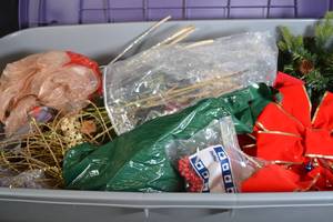 lot 145 image: Tub of Assorted Holiday Decor