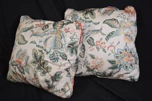 lot 162 image: 2ct Decorative Floral Pillows